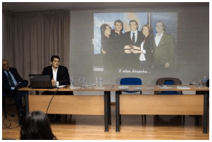 Celebramos nuestro 4º aniversario participando en una mesa redonda de orientación escolar.